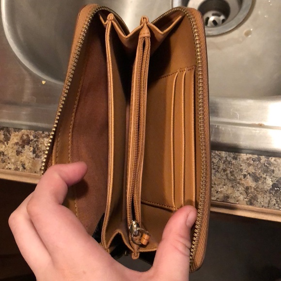 tan leather fossil wallet - Picture 2 of 3